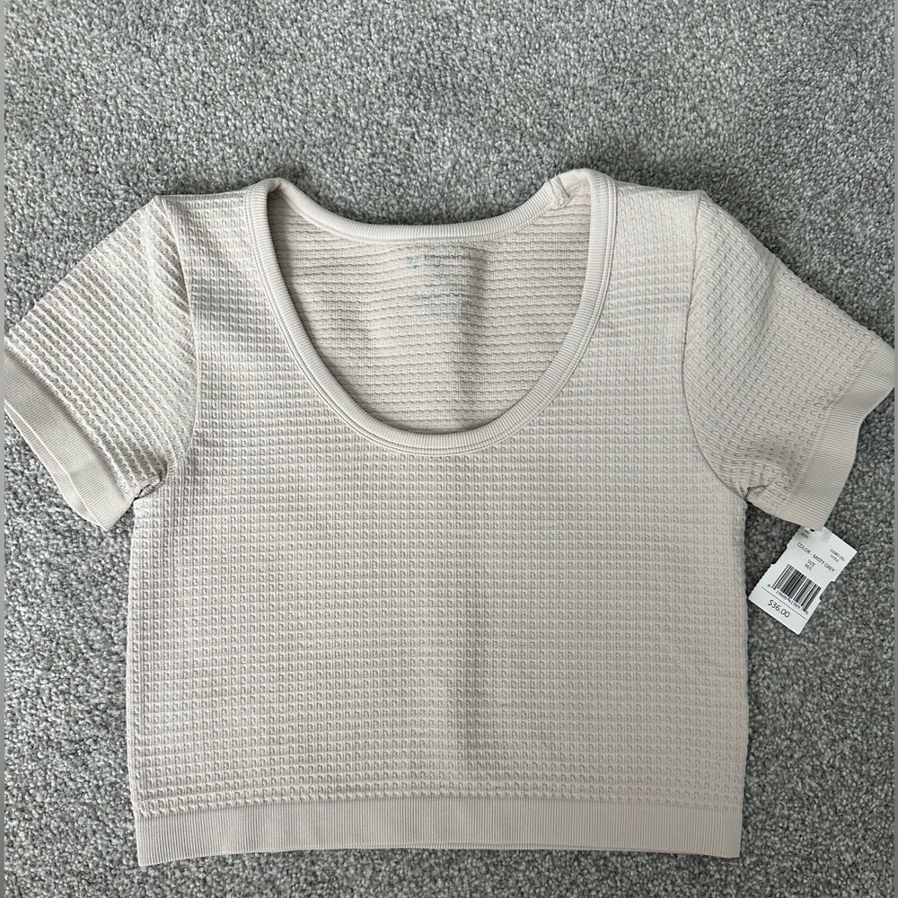 Women’s crop top.